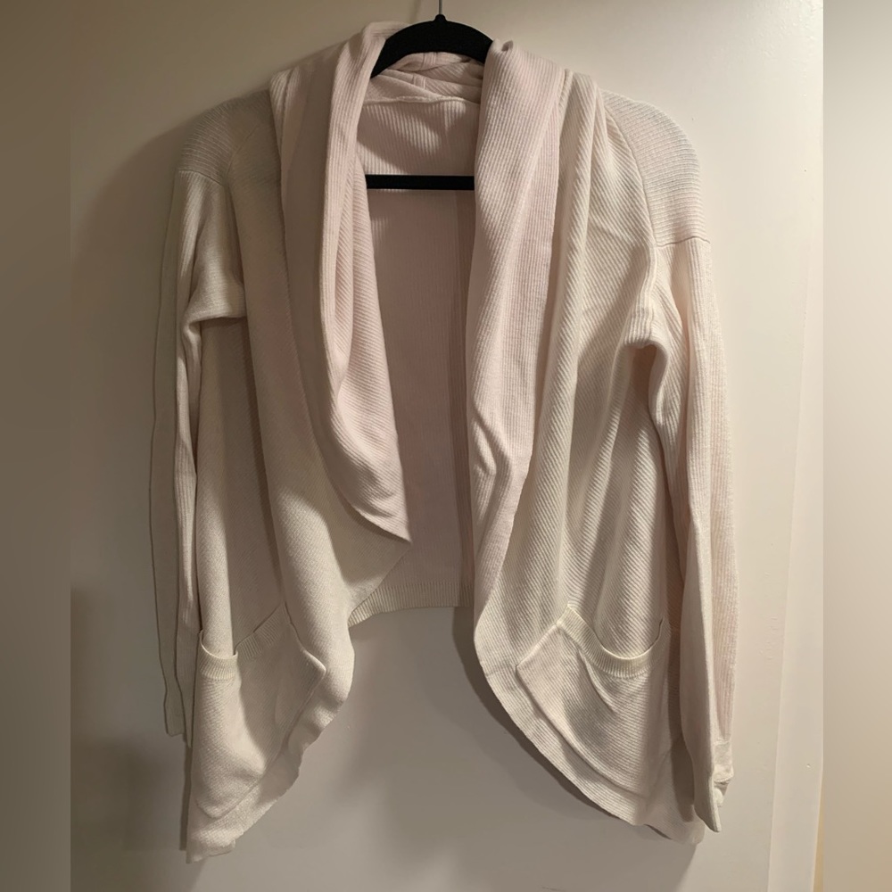 Lululemon sweater wrap light pink, cream color with pockets size 8 Large